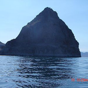 pyramid lake rock