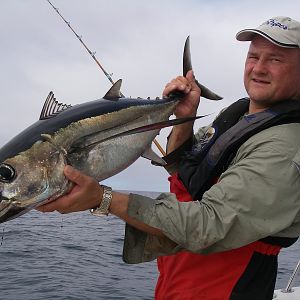 10-1-2011
We had a great day at the 451 "Dogbone" this year.   Water temp was 62F and nice sized Albacore were home!   We "plugged" the boat by 10:30