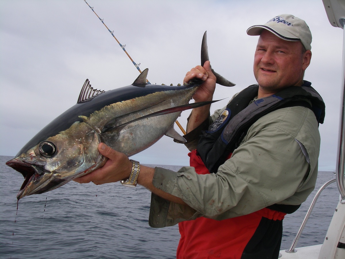 10-1-2011
We had a great day at the 451 "Dogbone" this year.   Water temp was 62F and nice sized Albacore were home!   We "plugged" the boat by 10:30