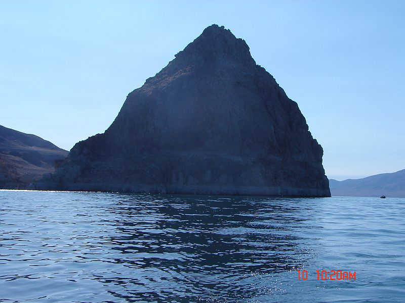 pyramid lake rock