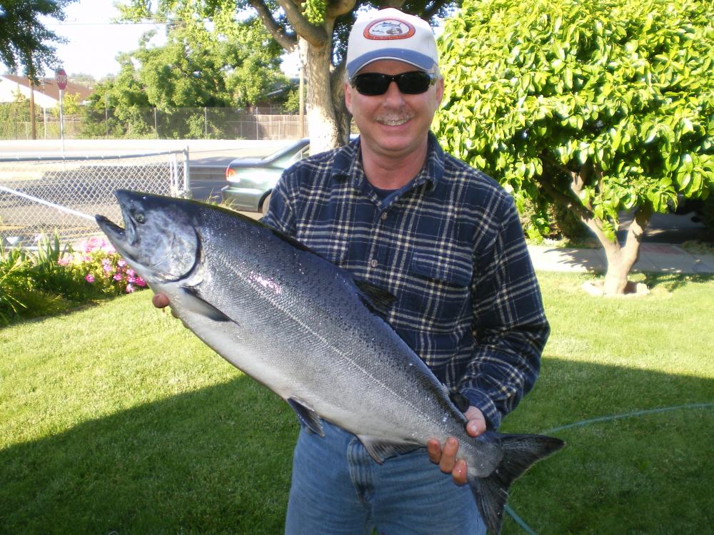 Robert (Sanity Check) and his NICE 22+ pound Salmon he caught at the Duxbury.  Man . . . Robert was on fire that day . . . ALL (and I do mean ALL) of